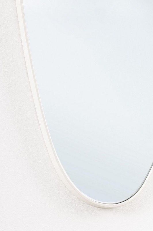 Specchio da parete irregolare con bordo bianco da 130 cm